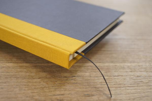 Writing and notebook black, with curry linen